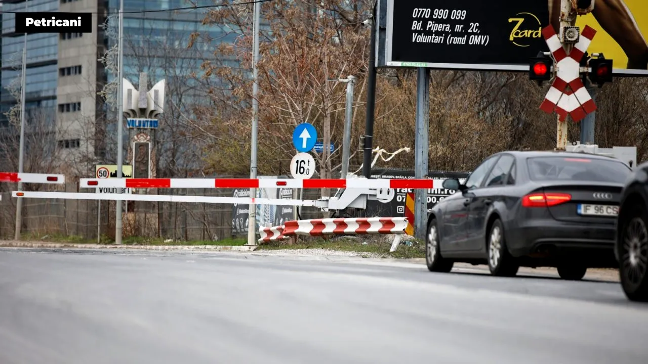 Circulația rutieră a fost dată peste cap, în zona Pipera, de un tren de marfă care s-a DEFECTAT în dreptul barierelor de la Petricani