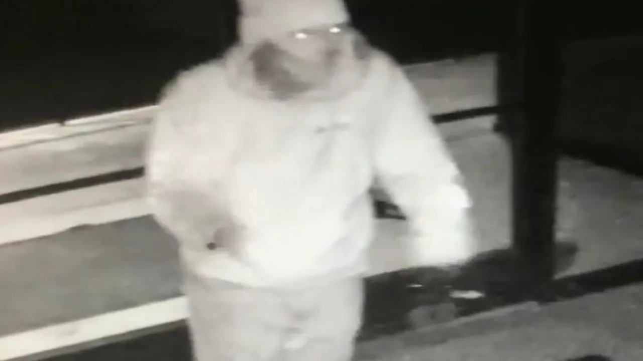 Imagini inedite într-un birou de avocatură din California. Un hoț s-a dat în spectacol în pași de break-dance. Ce s-a întâmplat câteva zile mai târziu. VIDEO