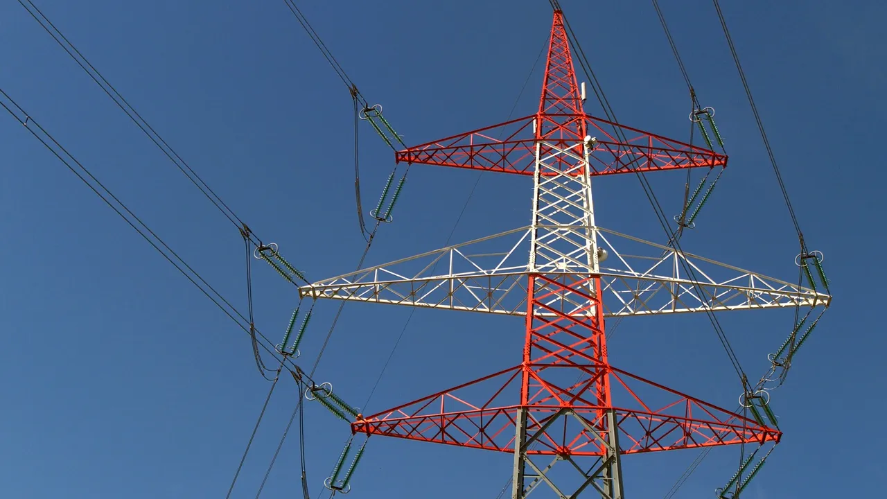 Programul Național Prima Lumină a fost aprobat tacit de Senat. Cum ar putea fi posibilă racordarea gospodăriilor fără curent, la o sursă de energie electrică