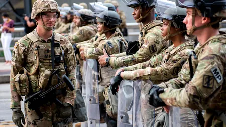 Ordin de la Pentagon: persoanele transgender, excluse din armata SUA!
