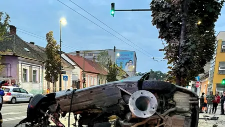 Imagini dramatice ale accidentului din Cluj. BMW-ul în care se afla tânărul s-a despicat pur şi simplu în două