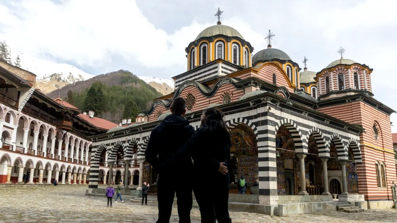 Visul unei vieți simple și ieftine în Bulgaria s-a transformat într-un COȘMAR pentru doi britanici: „Sistemul medical aproape m-a ucis de două ori”