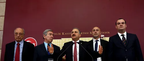 Scandal în Turcia după ce parlamentarii au refuzat să trimită în justiție patru foști miniștri suspectați de corupție