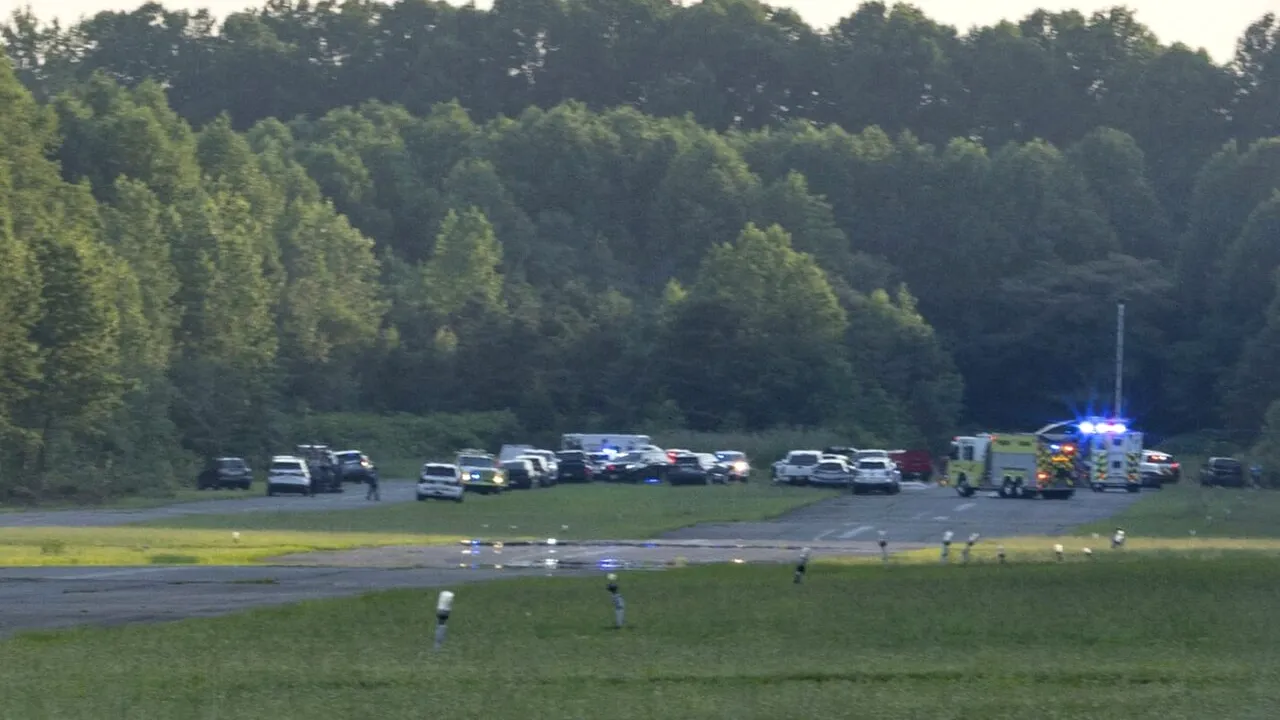 Supraviețuire miraculoasă după un ACCIDENT aviatic în SUA. Toate cele 15 persoane aflate la bord s-au ales doar cu răni ușoare