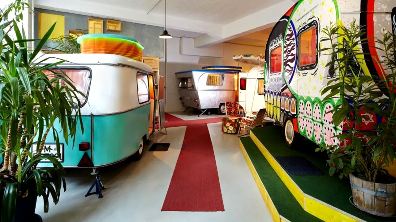 INDOOR CAMPING, soluția pentru cei care vor să meargă cu RULOTA, dar se tem de traficul aglomerat. La Berlin, o fabrică de aspiratoare a fost transformată în parc de rulote