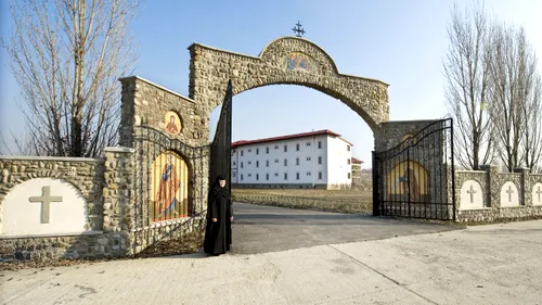 Gigi Becali a dat în judecată o mănăstire pentru a-i lua o parte din teren