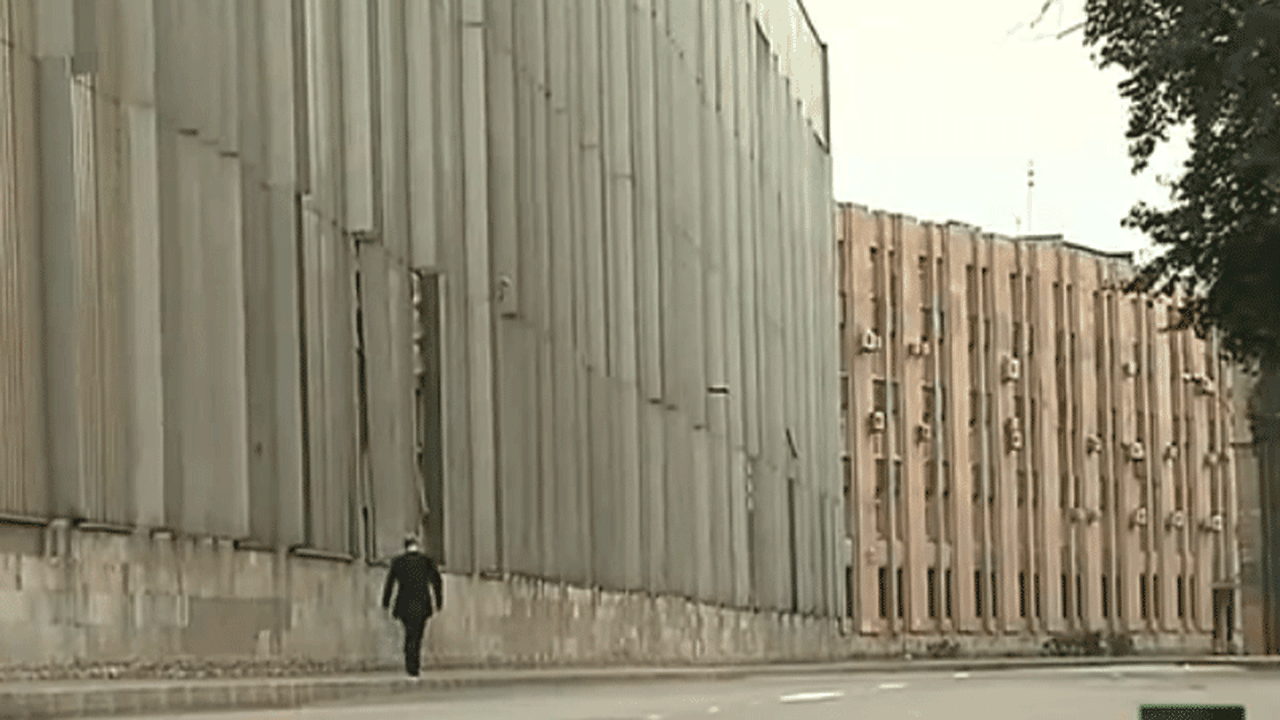 VIDEO - Vladimir Putin plimbându-se singur, pe o stradă pustie, după înmormântarea antrenorului său de judo