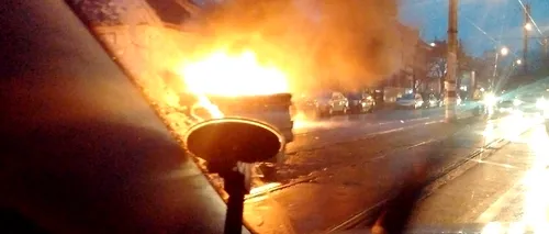 Un autoturism a luat foc în mers pe Bulevardul Barbu Văcărescu din București