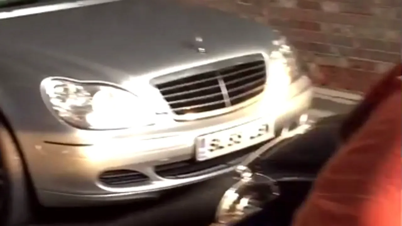 Ce se întâmplă când într-un tunel se întâlnesc doi 