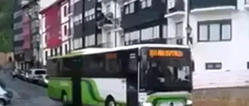 VIDEO: Cum întoarce un autobuz în Spania