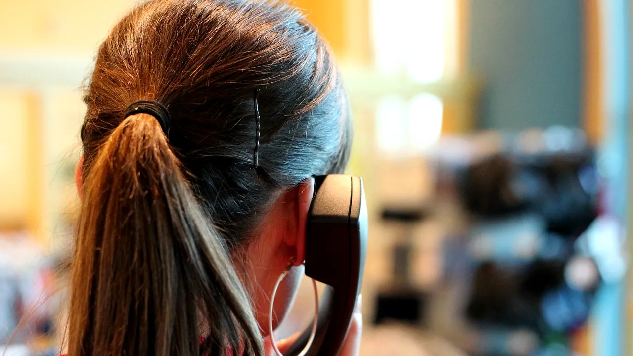 Fetiță de 9 ani, exemplu de civism. STS publică dialogul copilei cu operatorul 112