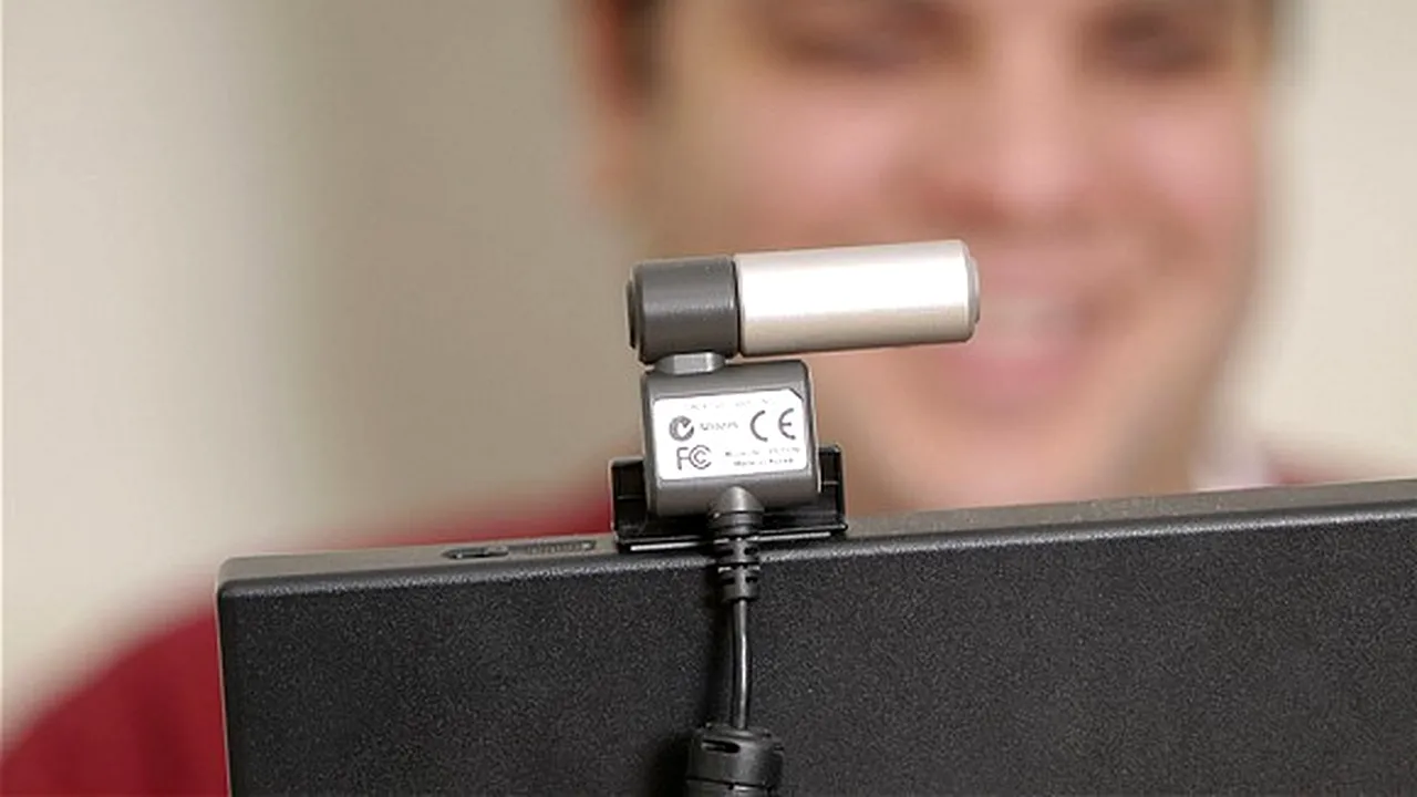 Speriați de Big Brother și de hackeri, unul din cinci utilizatori de computer fac acest lucru de teamă să nu fie spionați