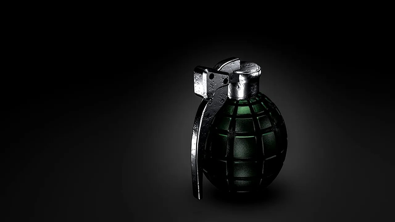 Hoțul inventiv: Un bărbat a jefuit două bănci amenințând că are o grenadă, însă ce ținea în mână era total inofensiv. Cum a reușit să fure 6.000 de lire - FOTO