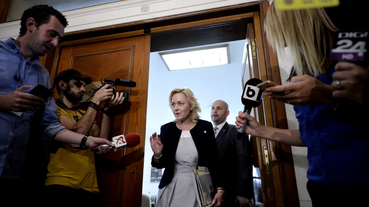 Liber la tras cu arma. MAI vrea să schimbe regulile pentru polițiști. Dan: „Îmi doresc să eliminăm constrângerile care îi fac să aibă rețineri evidente