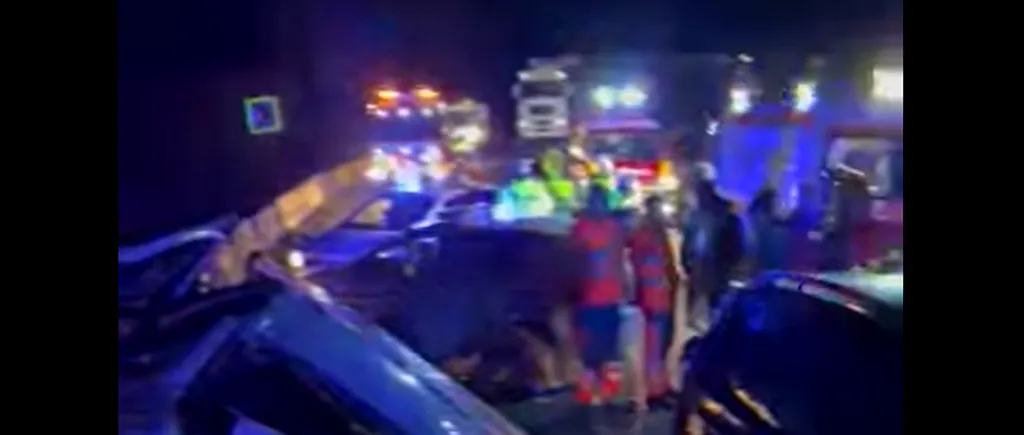 Trei spanioli au murit și o copilă de 15 ani se zbate între viață și moarte după ce șoferul unui autovehicul a depășit linia continuă și a intrat pe contrasens pe DN 1 în județul Sibiu