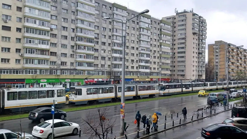 ACCIDENT grav în București: o persoană a fost lovită de tramvai. Circulația tramvaielor pe liniile 55 și 14 este blocată
