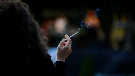 Parlamentarii fumători caută metode să păcălească Legea antifumat