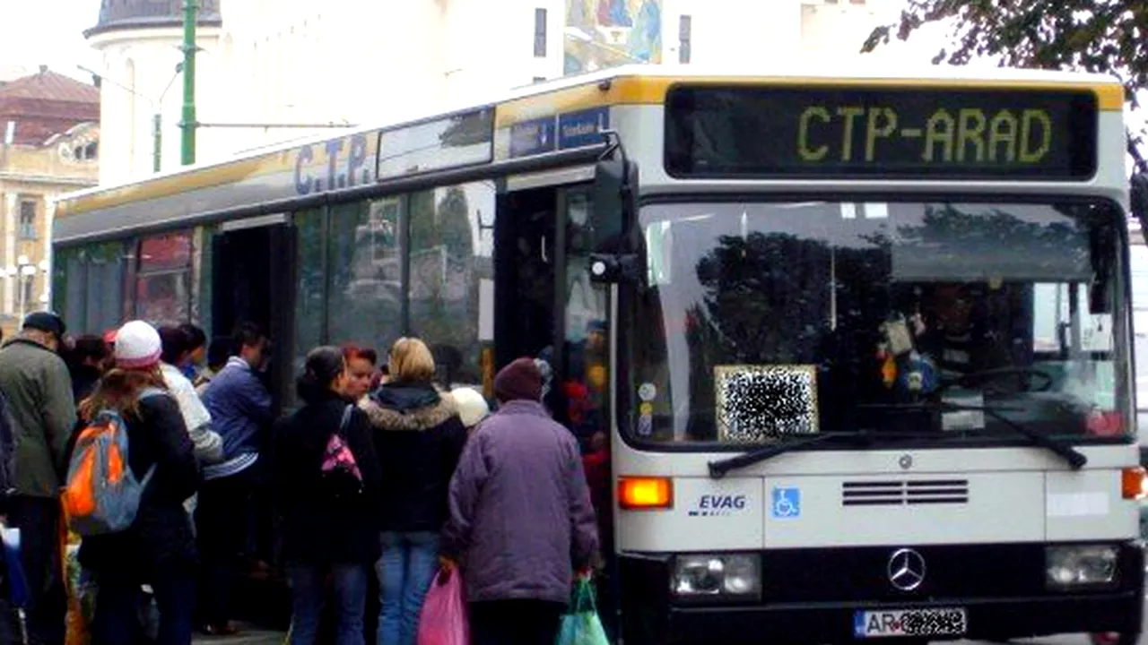Un controlor din Arad a coborât o minoră din autobuz și i-a dat numărul său de telefon. Apoi i-a spus un lucru revoltător