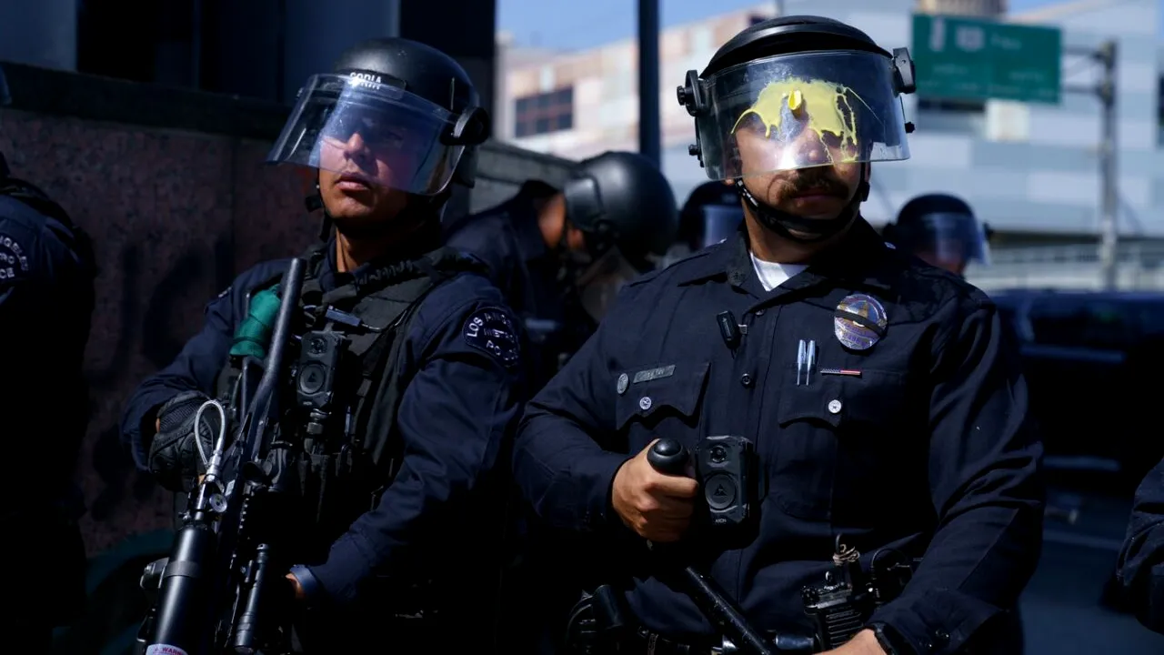 Donald Trump trimite pușcașii marini în Los Angeles!/REVOLTELE se răspândesc în America