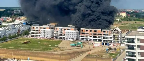 VIDEO | Incendiu puternic la un bloc aflat în construcție, lângă un mall din zona Pipera