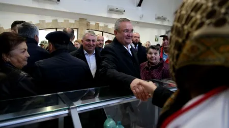 VIDEO | Politicienii fură startul campaniei electorale/ Nicolae Ciucă, baie de mulțime în piața din Șimleul Silvaniei