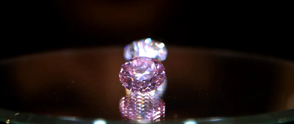 Martian Pink, cel mai mare diamant roz, vândut cu 17,4 milioane de dolari