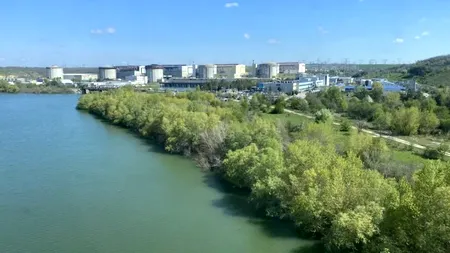 Dunărea a atins un nou minim istoric, cu două zile mai devreme decât estimările. Apele Române anunță că scufundarea barjelor e analizată foarte strict