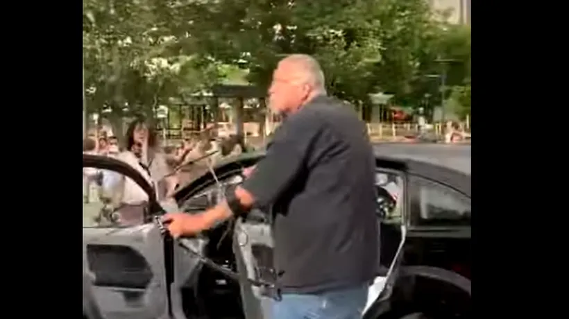 ȘOCANT. Video. Un american a atacat protestatarii cu un arc cu săgeți. Situația este tot mai damatică în SUA