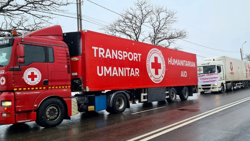 Peste 100 de tone de ajutoare umanitare pleacă spre Cernăuți. Ce transportă cele șase tiruri trimise de Crucea Roșie Română în Ucraina