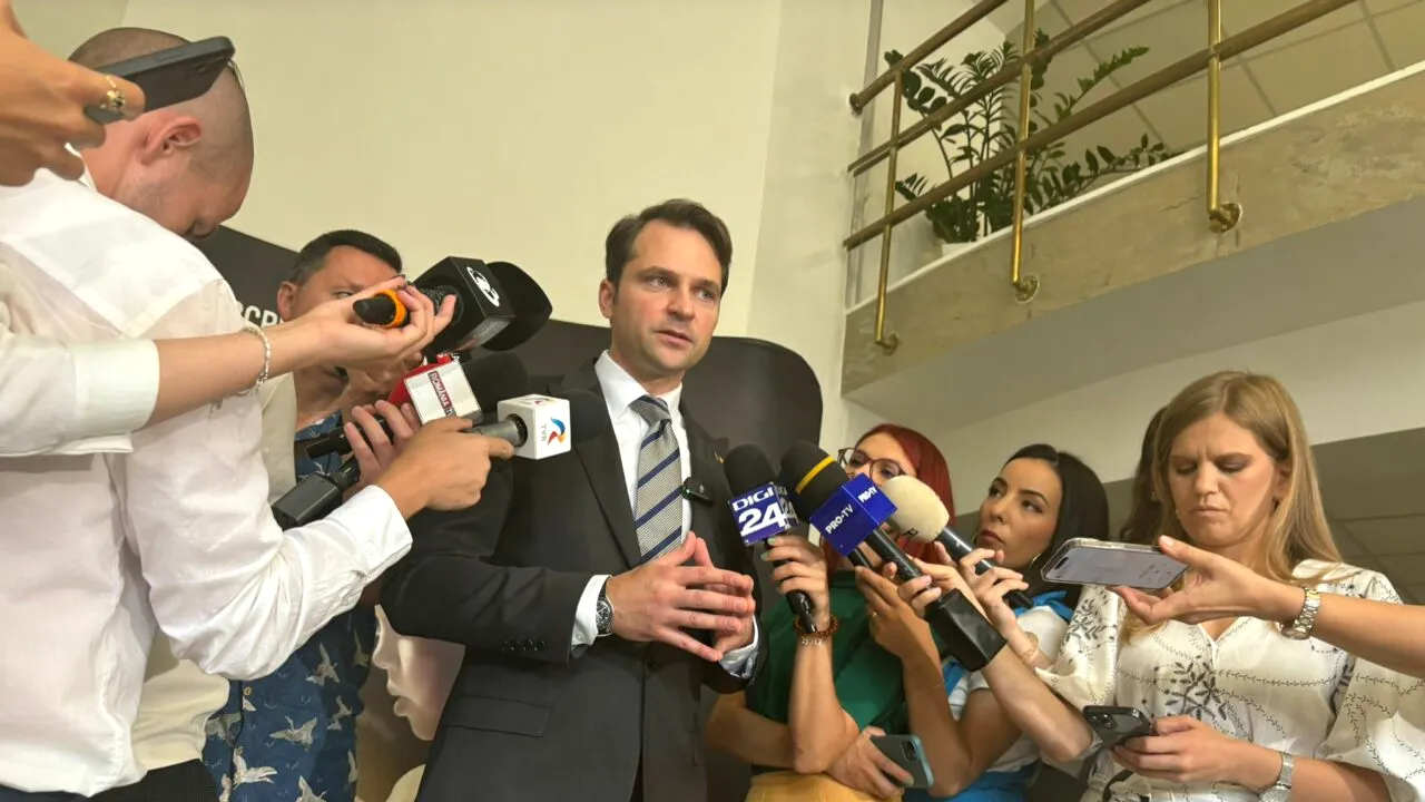 Reacția lui Sebastian Burduja, după ce Klaus Iohannis a retrimis Parlamentului legea care impune unor prosumatori obligația de stocare a energiei