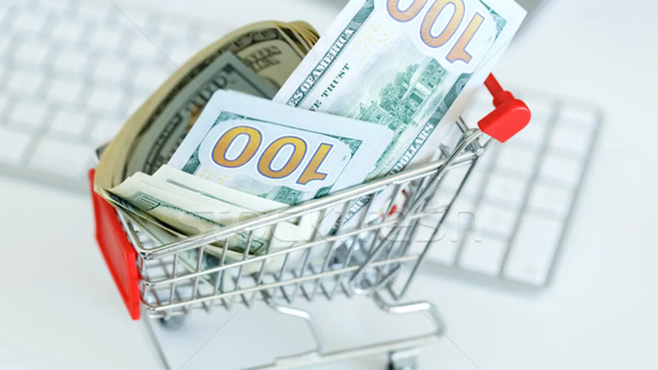 Un român din trei se teme că își va pierde locul de muncă din cauza pandemiei. Românii, mai multe cumpărături în magazinele de cartier decât populația Greciei