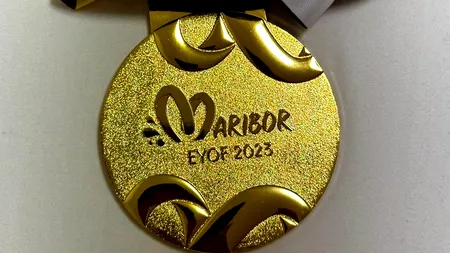 A sărbătorit aurul de la FOTE cu baclava și chec!