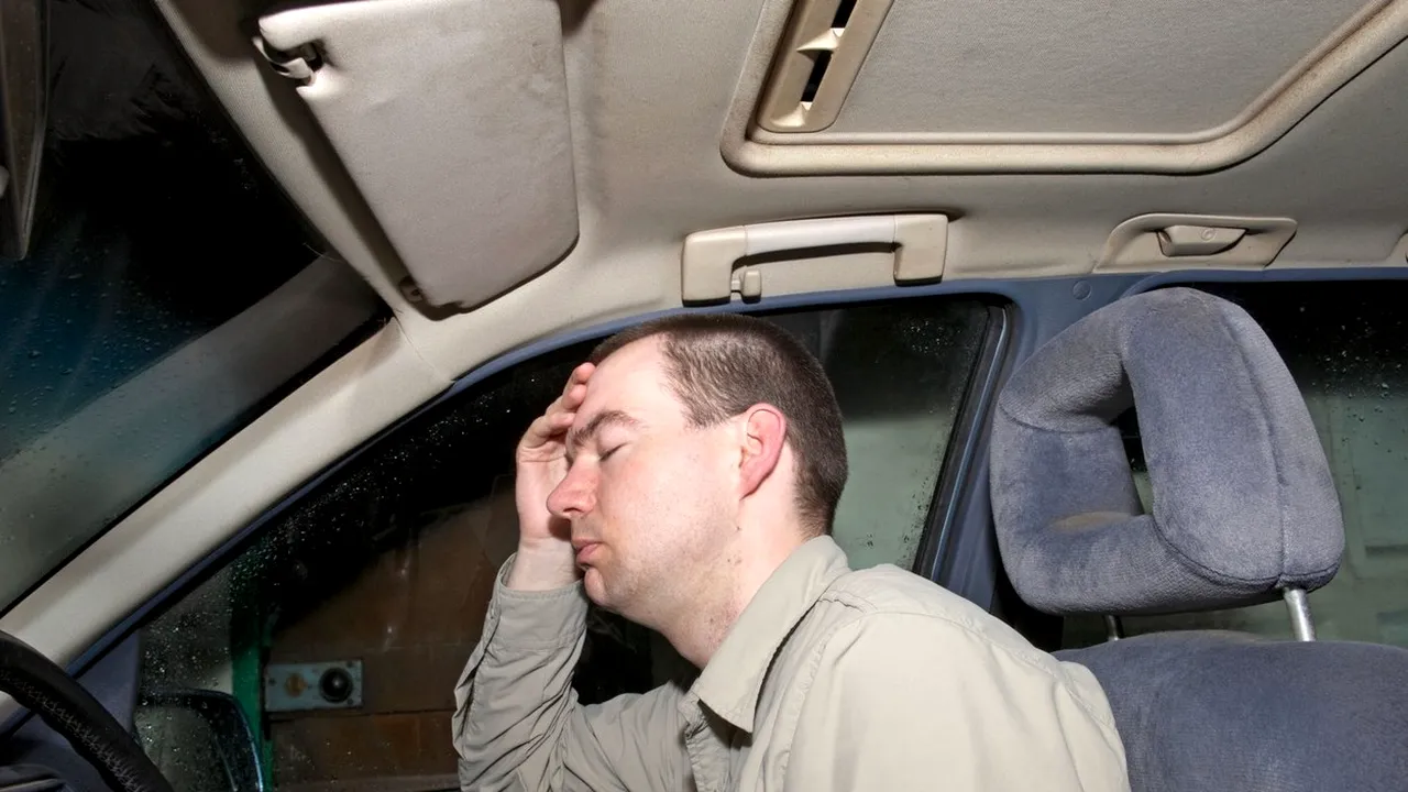 Un bărbat a ajuns să doarmă în mașină după ce niște STRĂINI i-au ocupat abuziv casa: „Trebuie să anunț poliția dacă vreau să-mi iau lucrurile”