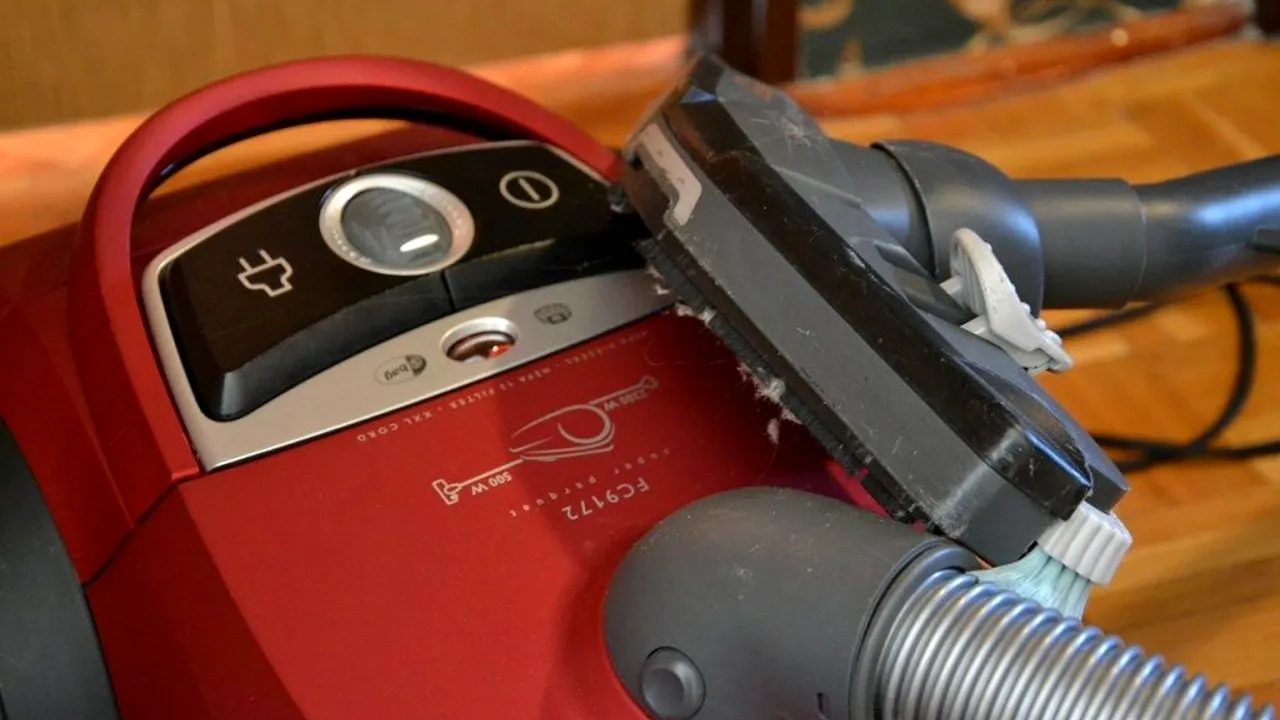 Aspirator de bani! Un român a furat 57.000 de euro din seiful unui supermarket LIDL din Germania