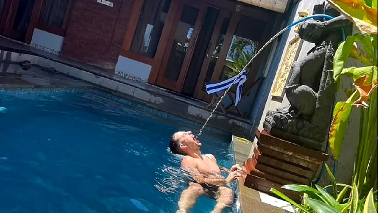 Un turist a fost la un pas de moarte după ce a băut apă dintr-o piscină din Bali, pentru o poză