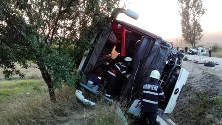 Accident grav în Cluj, după ce o mașină a intrat într-un autocar
