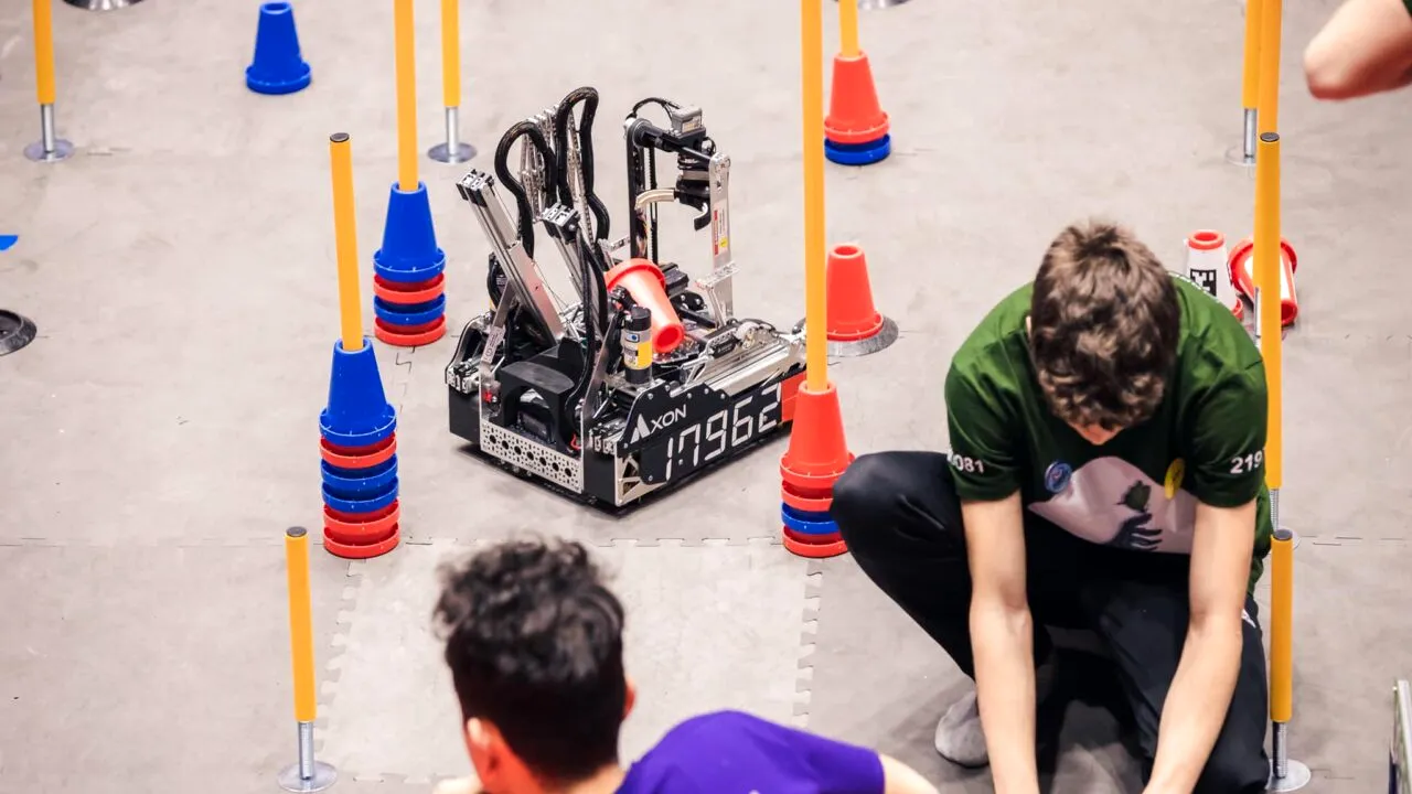 Elevi calificați la o competiție internațională de robotică din SUA, respinși la înscrierea la Bac. Explicația incredibilă a Ministerului Educației