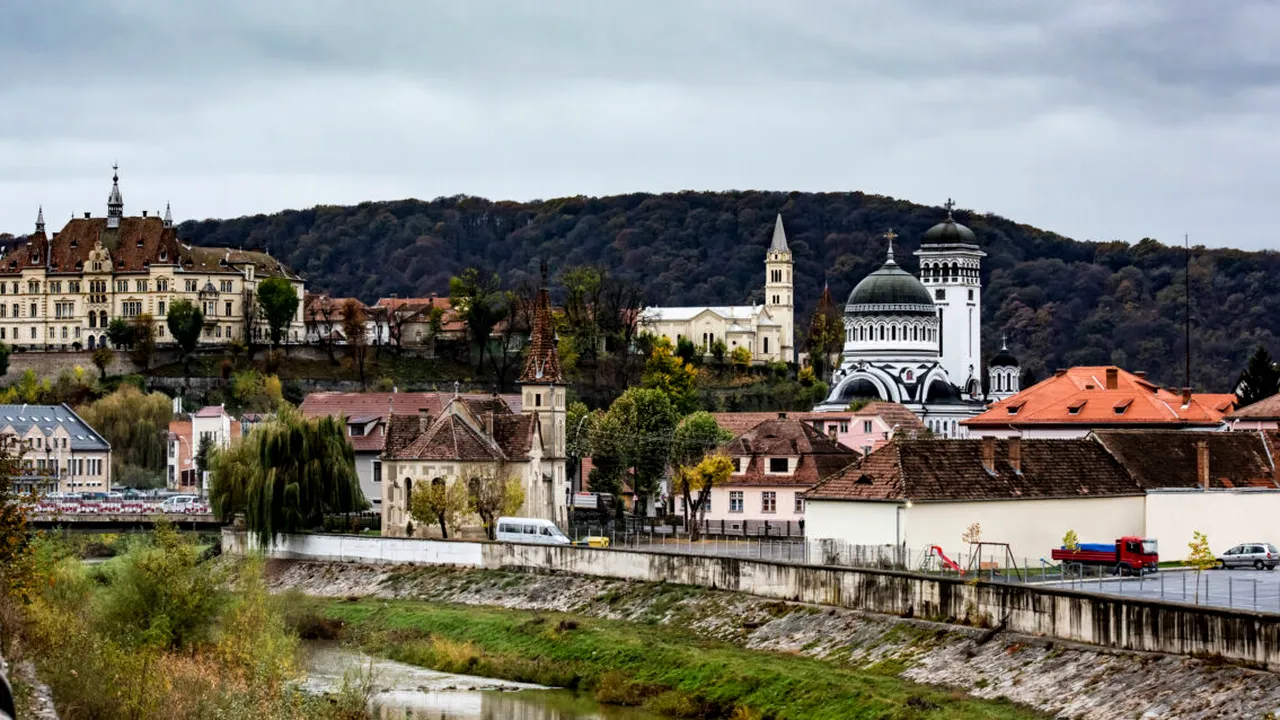Top 10 cele mai frumoase orașe de vizitat din România. De la orașe vibrante până la medievale