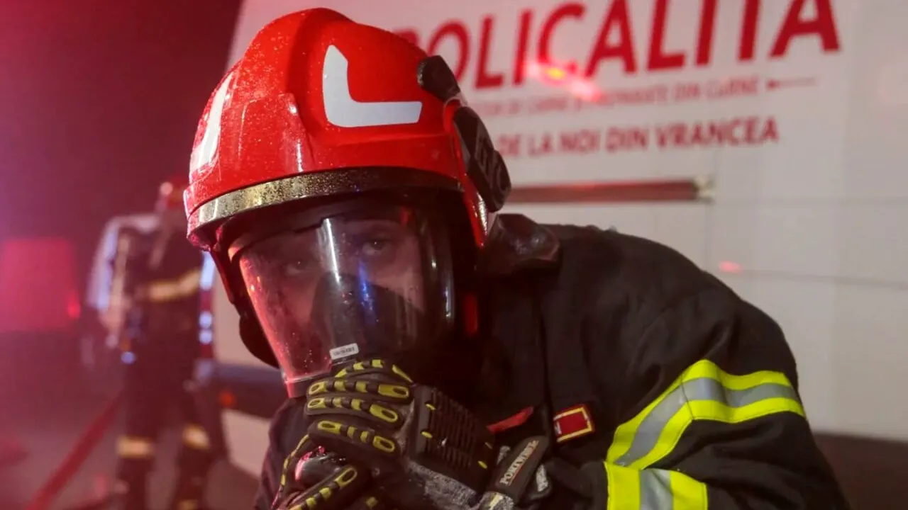 Incident în centrul Capitalei! Miros de gaz de la o țeavă subterană. Circulația a fost restricționată