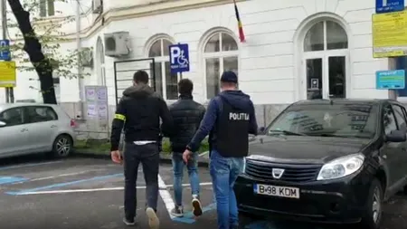 Spargere ca-n filme într-un mall din Sectorul 2. Hoții au stat ascunși până după ora de închidere! Câți bani au furat - VIDEO