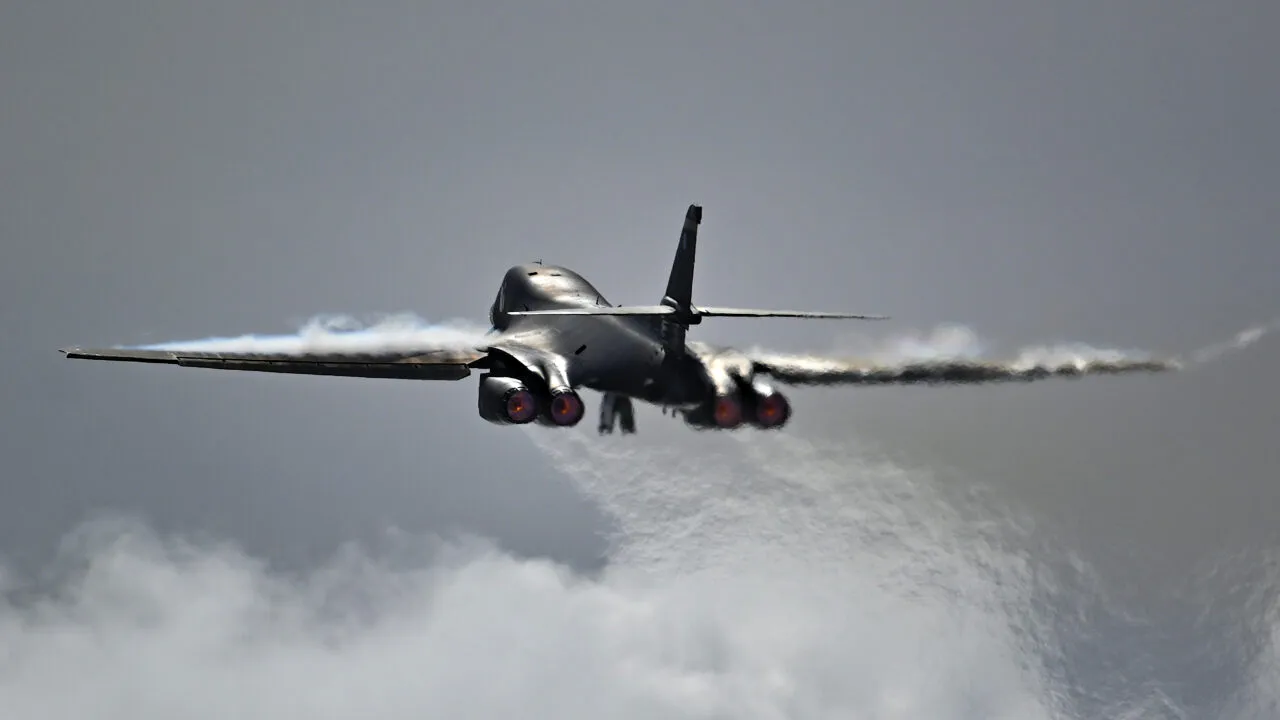 Tensiuni în Strâmtoarea Taiwan. Avioane militare americane au survolat zona strategică revendicată de China. Reacția Beijingului