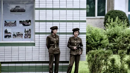 În țara în care toată lumea se îmbracă la fel, un oraș încearcă să afle ce e moda