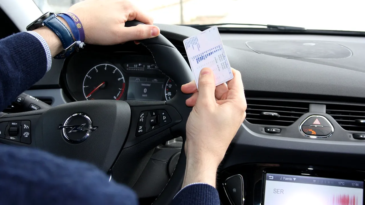 UE vrea să elimine permisul auto și în România. Cu ce ar putea fi înlocuite actualele documente deținute de conducătorii auto