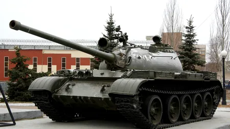 Tancurile sovietice, vândute la fier vechi de MApN. Cât costă legendarul T-55
