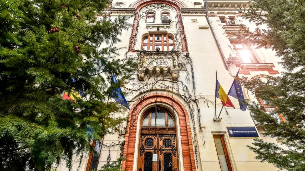 Regulamentul privind organizarea și funcționarea școlilor se schimbă de la 1 septembrie. Elevii nu vor mai putea fi exmatriculați, iar profesorii vor încheia câte o singură medie pe an pentru fiecare materie