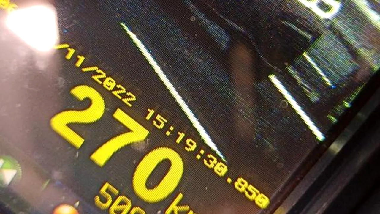 Un șofer teribilist a fost prins gonind cu o viteză amețitoare pe Autostrada A1