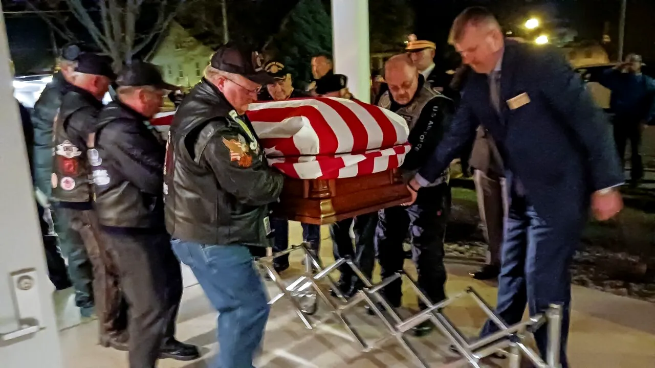 Un pilot american care a fost ucis deasupra României în urmă cu 80 de ani, a ajuns acasă. Rămășițele vor fi înhumate alături de familie