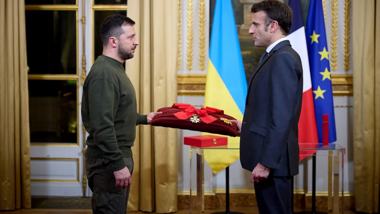 Macron a vorbit cu Zelenski înaintea vizitei în CHINA: Ce au pus la cale cei doi lideri