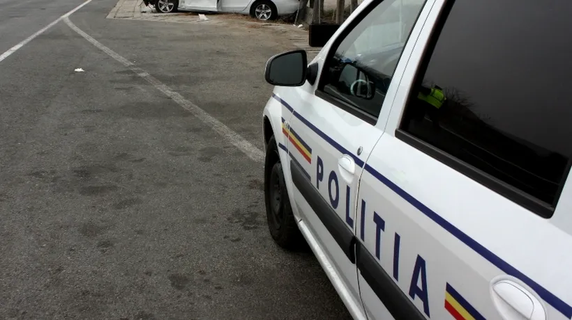 O mașină a intrat într-o stație de alimentare cu GPL din Vâlcea, traficul se desfășoară pe un sens