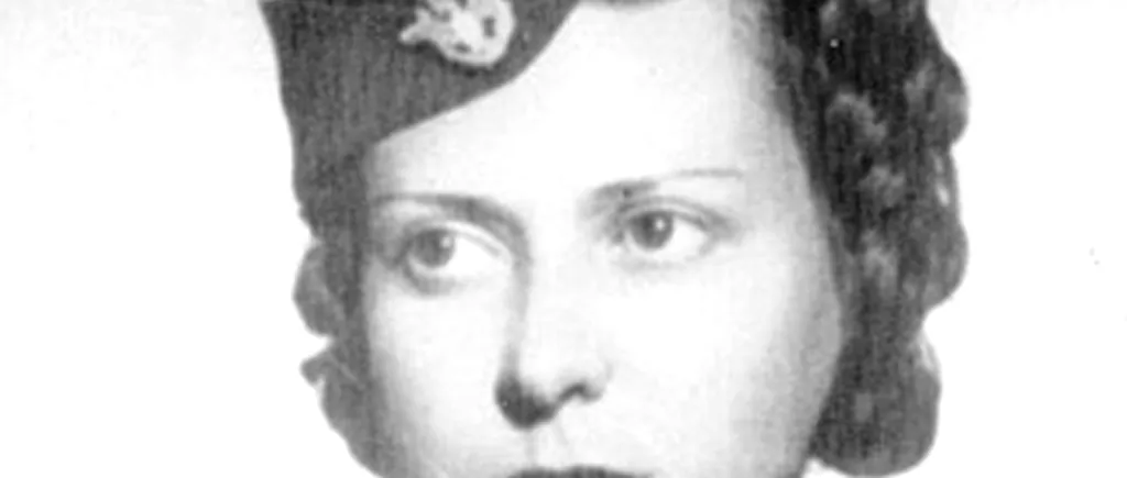 Dobrițoiu a înaintat-o în grad pe Mariana Drăgescu, pilot în Escadrila Albă, care împlinește astăzi 100 de ani